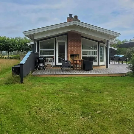 Summer House With Big Canoo Near Sminge